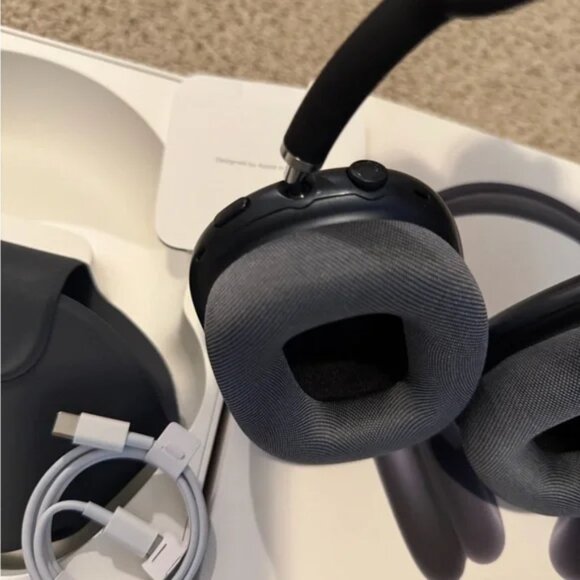 Apple 🖤🎧AirPods Max🎧🖤(Latest) USB-C ANC Over-Ear Noise Canceling Headphone